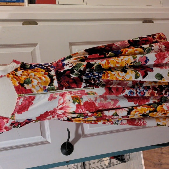 Maggy London midi dress - Picture 5 of 16